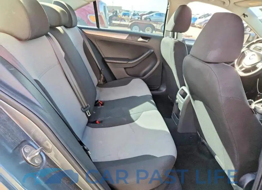 3VW2B7AJ7JM261611# 10