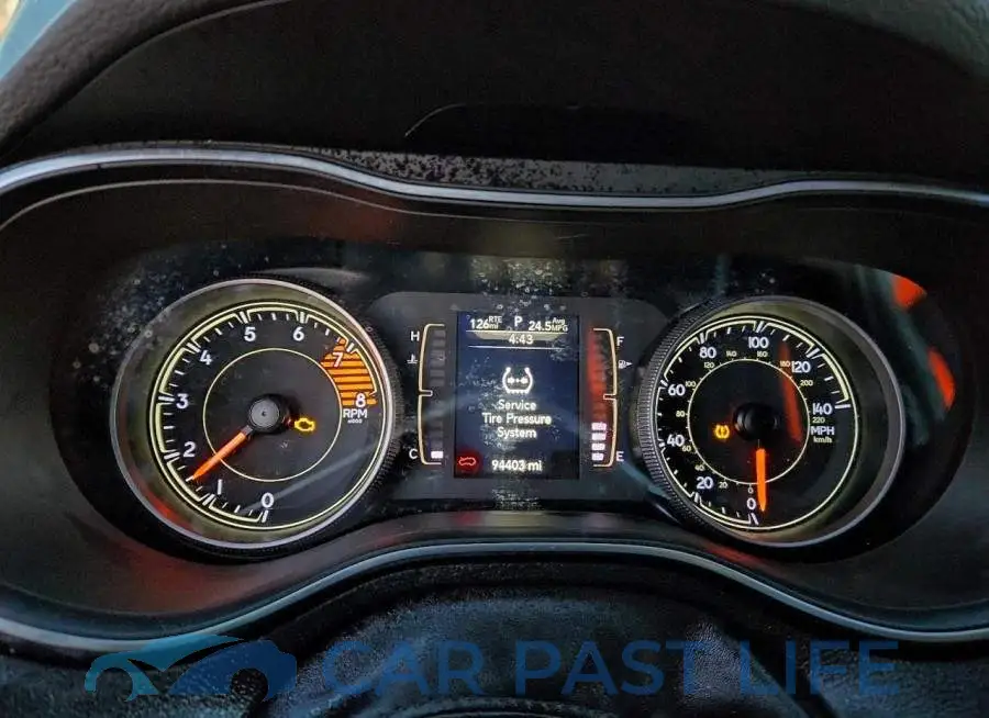 1C4PJLCX2KD143372# 9