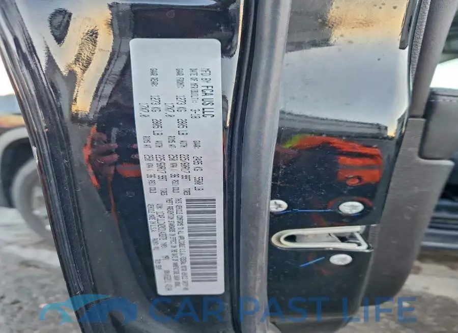 1C4PJLCX2KD143372# 13