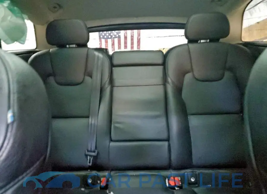 YV4102RK8M1682224# 10
