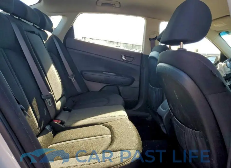 KNAGT4LE3J5020409# 10