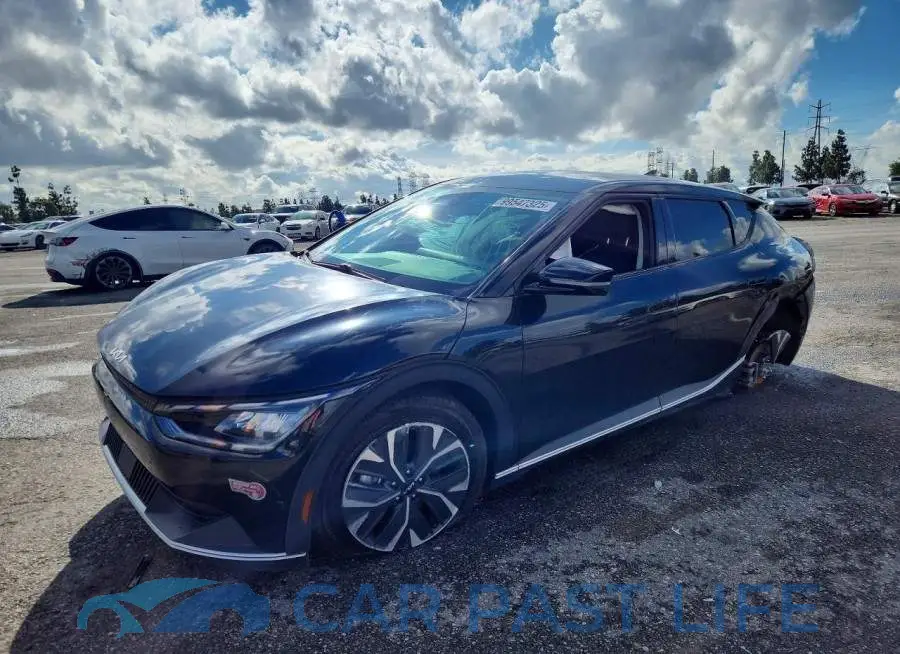 KNDC34LA5R5215065# 1