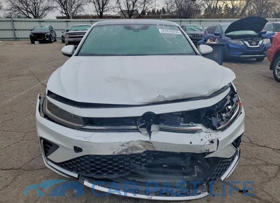 3VW7X7BU0SM015579# 5