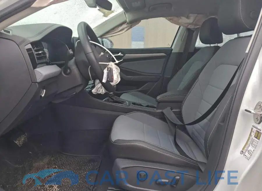 3VW7X7BU0SM015579# 7