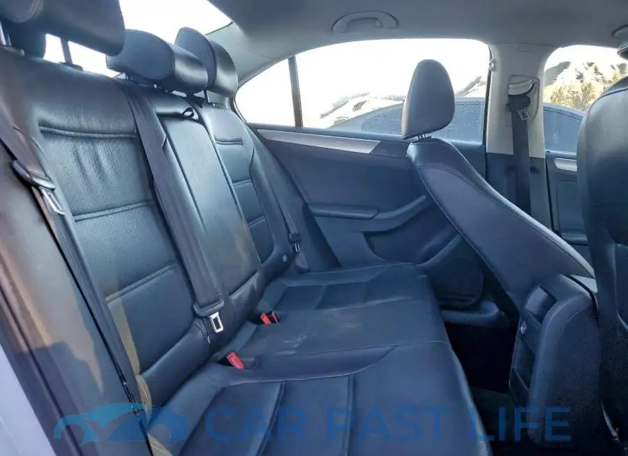 3VWDB7AJ3JM257127# 10