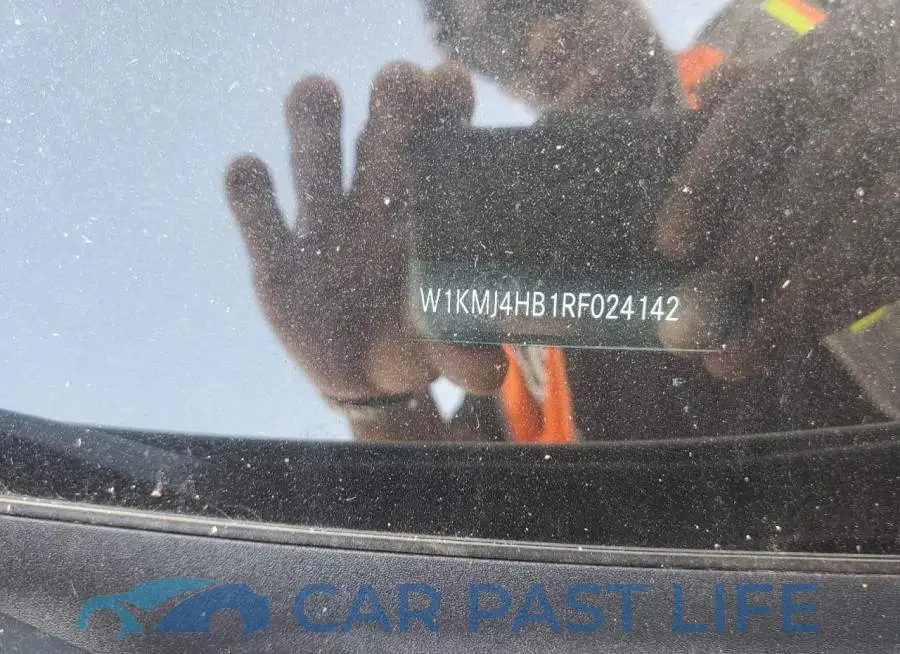 W1KMJ4HB1RF024142# 12