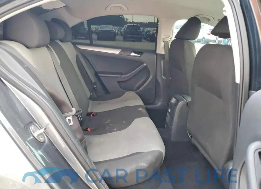 3VW2B7AJ0JM204361# 10