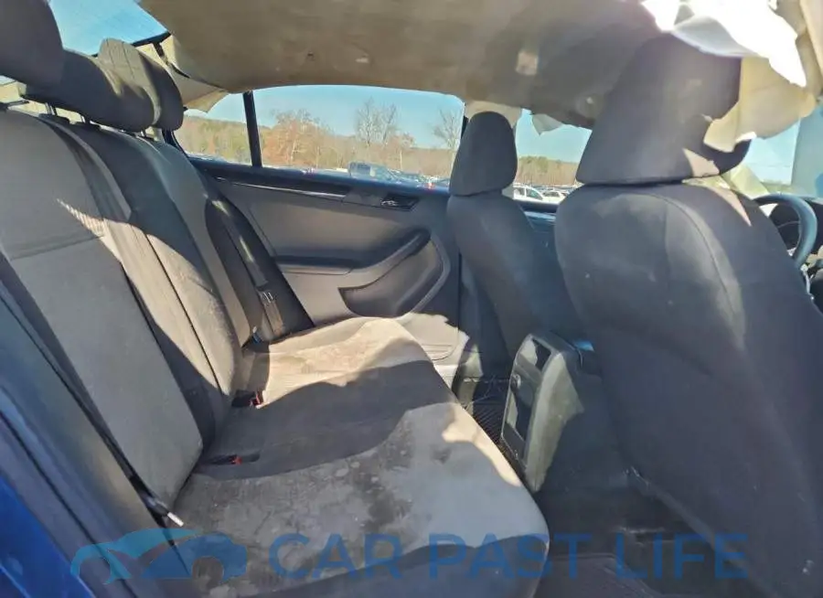 3VW2B7AJ5JM247108# 10