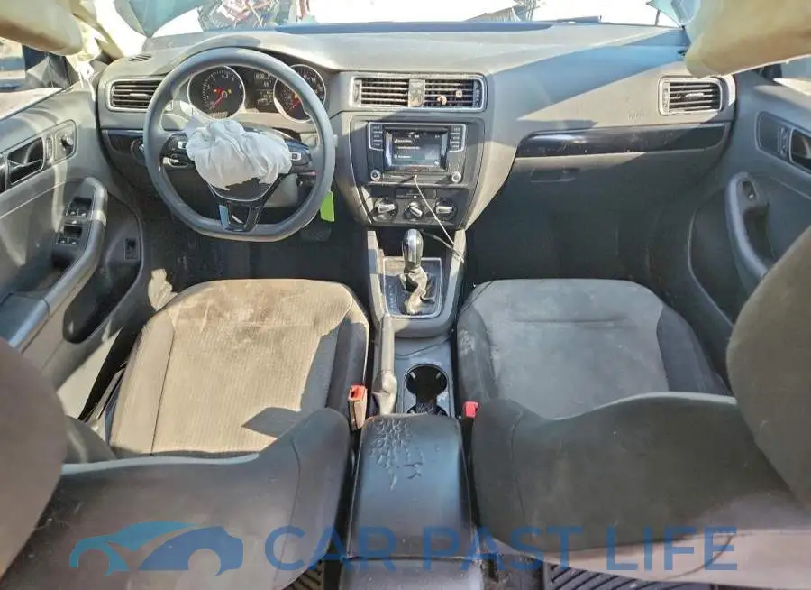3VW2B7AJ5JM247108# 8
