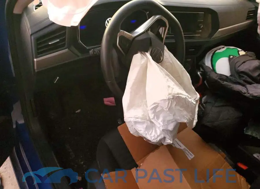3VW4M7BU7RM055311# 8