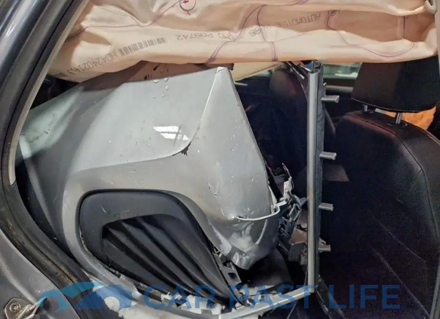 3VW7M7BU2RM058047# 10