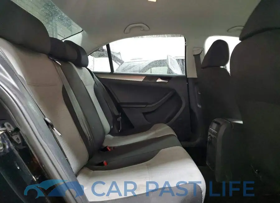 3VW2B7AJ0JM259781# 10