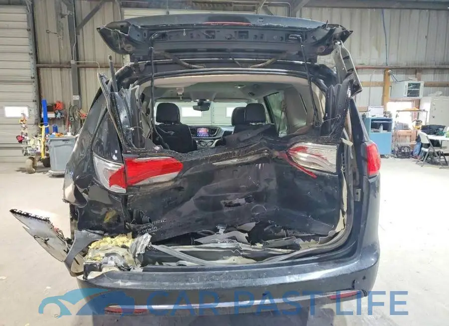 2C4RC1BGXJR233518# 6