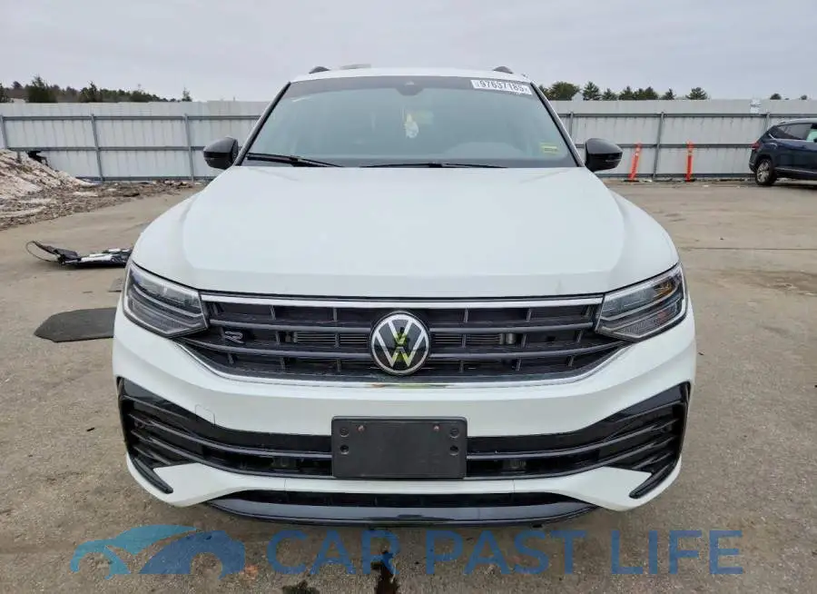 3VV8B7AX0RM215522# 5