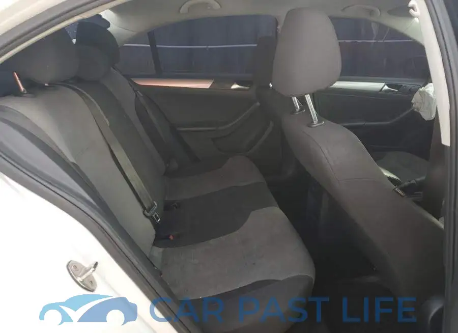 3VW2B7AJXJM209549# 10