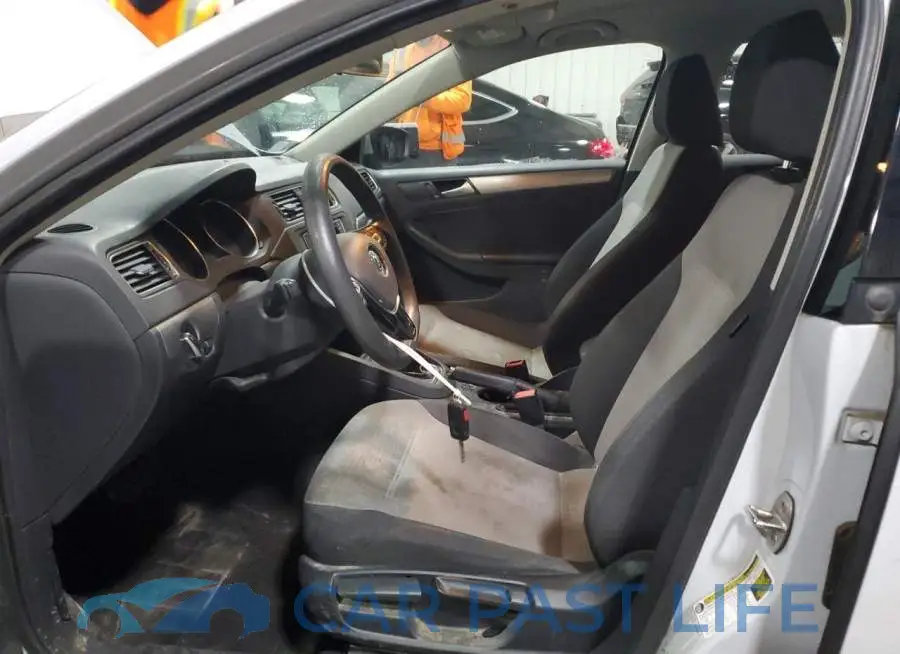 3VW2B7AJ7HM237609# 7