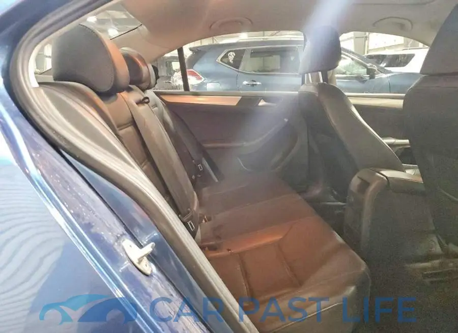 3VWDB7AJ5JM204347# 10