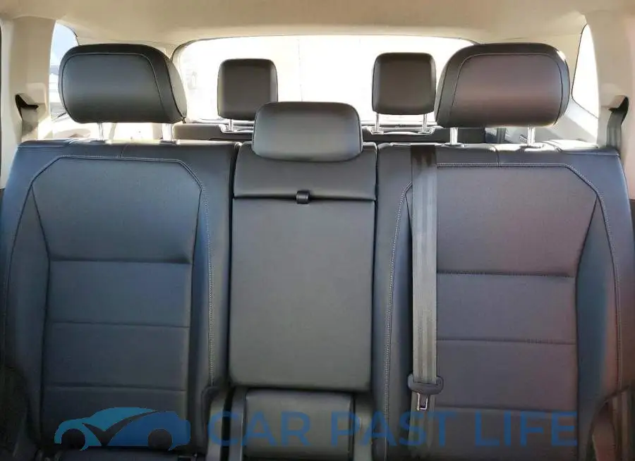 3VV3B7AX1JM125181# 10