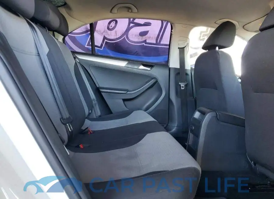3VW2B7AJ2JM263511# 10
