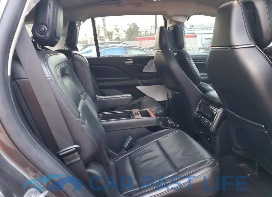 5LM5J7XC6LGL10976# 11
