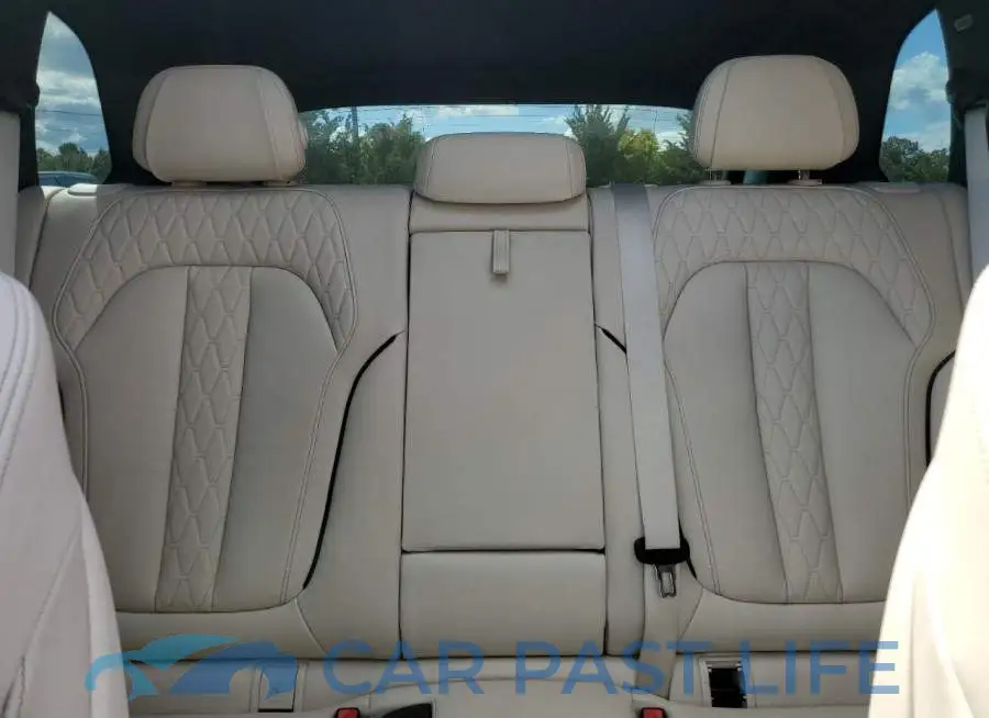 5UXCR6C50KLL23798# 10
