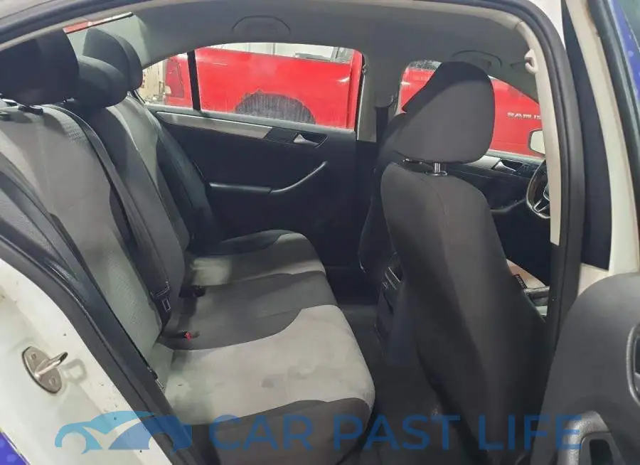 3VW2B7AJ7JM262144# 10
