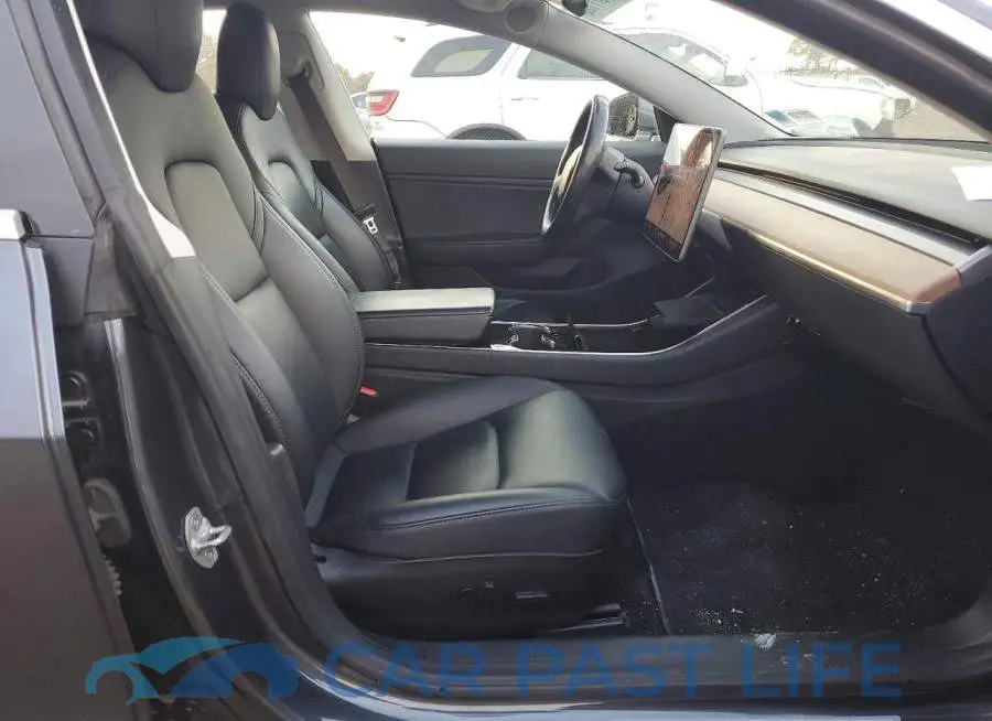 5YJ3E1EB5JF121186# 7