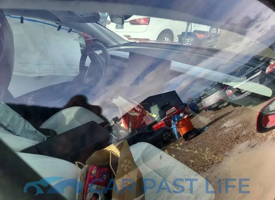 5YJ3E1EAXSF922172# 8