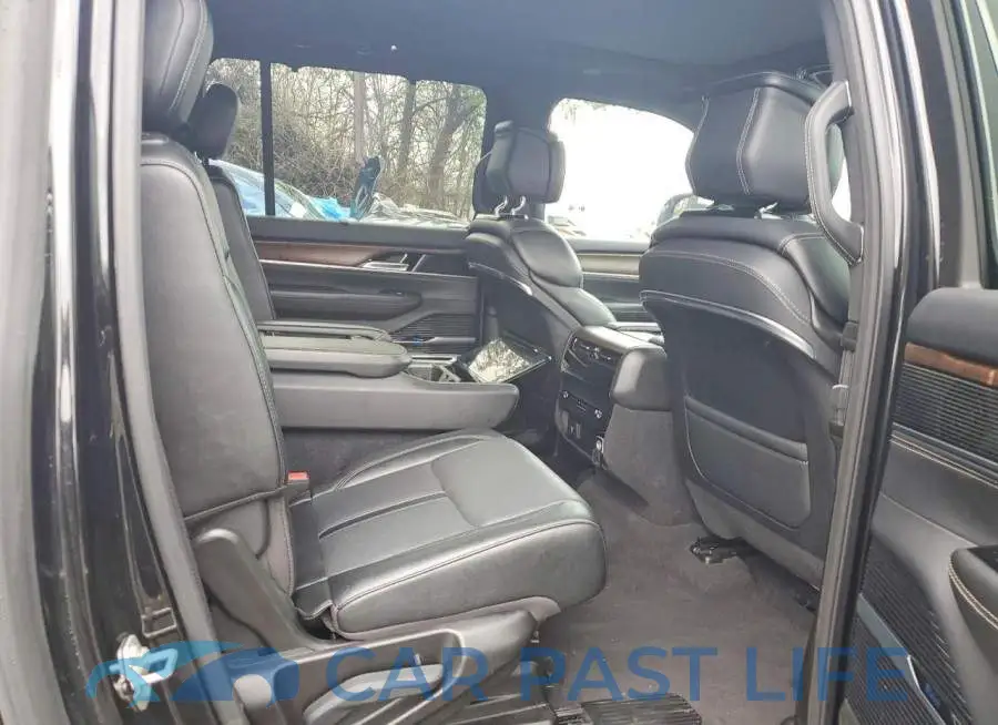 1C4SJSEPXRS110045# 11