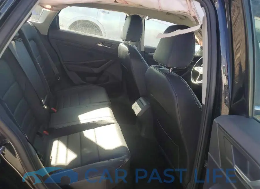 3VWEM7BU5RM060057# 10