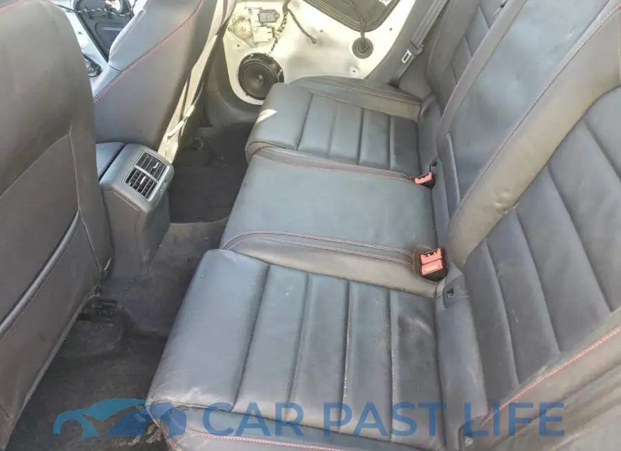 3VW5T7AU2MM009578# 11