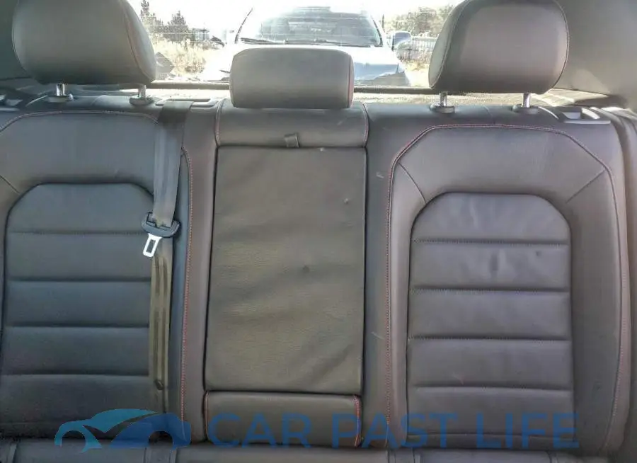 3VW5T7AU2MM009578# 10