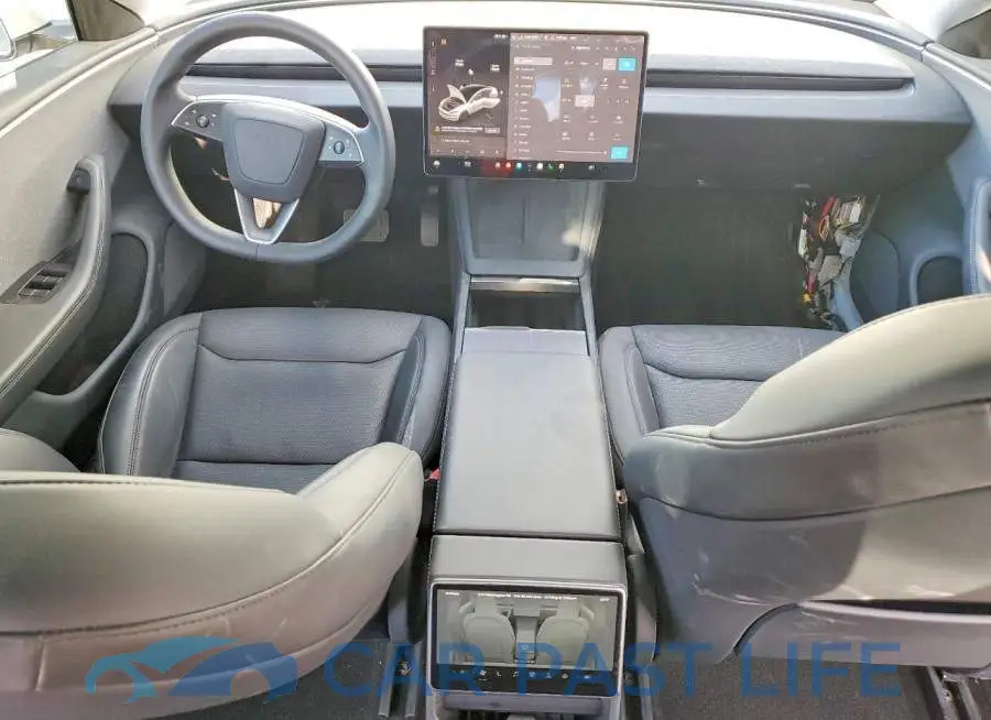5YJ3E1EAXSF018872# 8