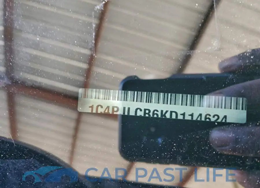 1C4PJLCB6KD114624# 12