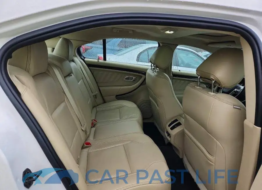 1FAHP2F82KG111169# 10