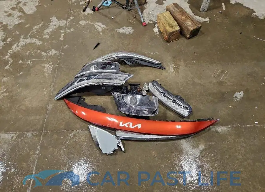KNDEUCAAXP7350952# 13