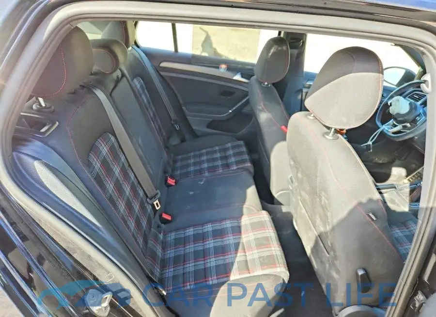3VW5T7AU3KM005889# 10