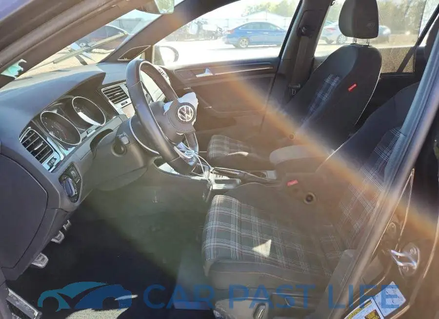 3VW5T7AU3KM005889# 7