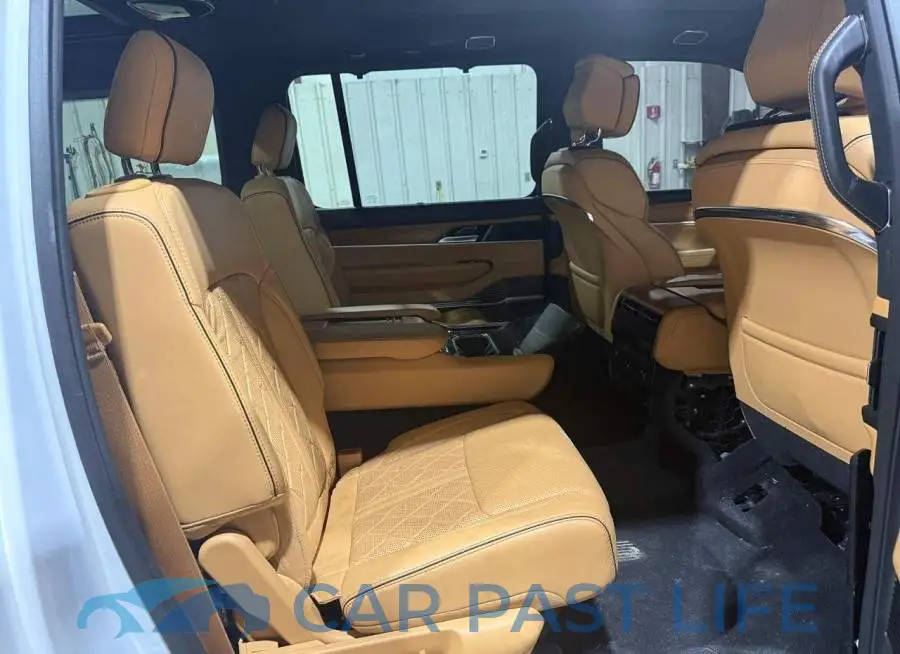 1C4SJSGP5RS105607# 11