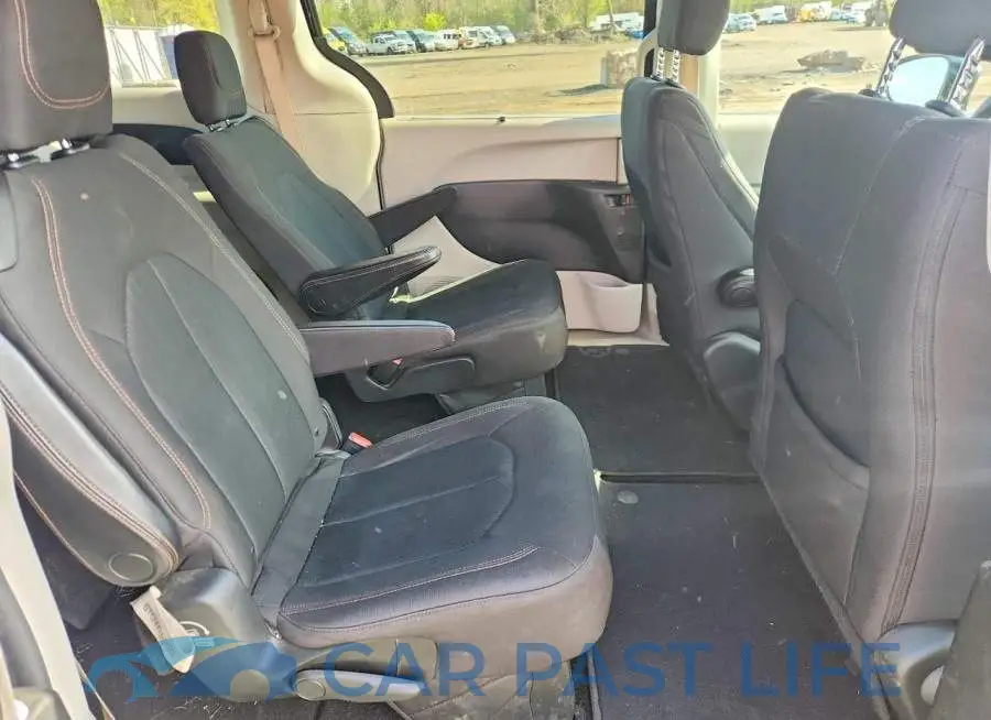 2C4RC1FG1JR172022# 11