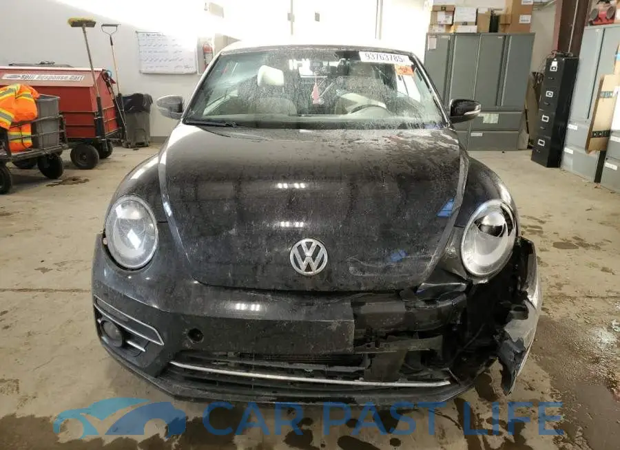 3VW5DAAT9JM517589# 5