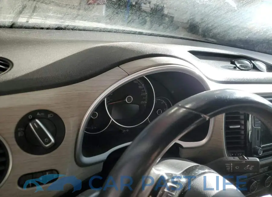 3VW5DAAT9JM517589# 9