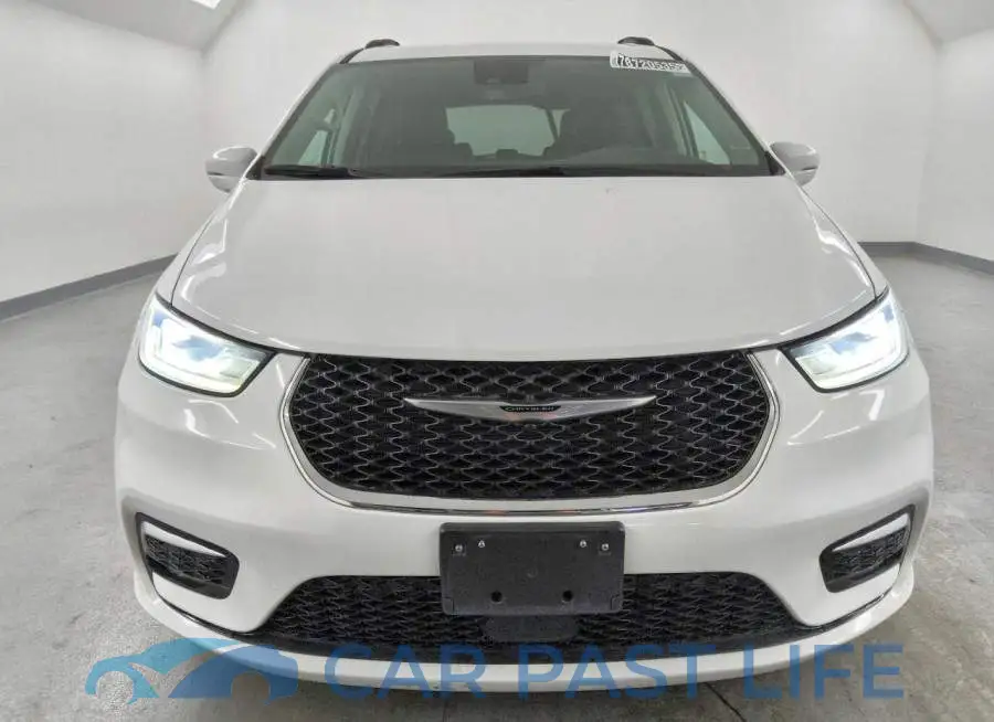 2C4RC1BG1NR176597# 5