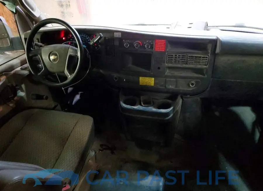 1GCWGAHP2J1304990# 8