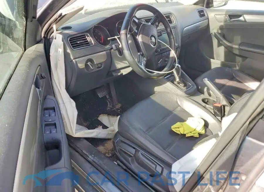 3VWDB7AJ8HM201050# 8