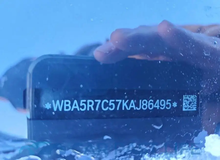 WBA5R7C57KAJ86495# 12