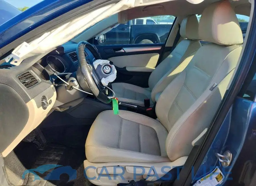 3VWDB7AJ6JM229581# 7