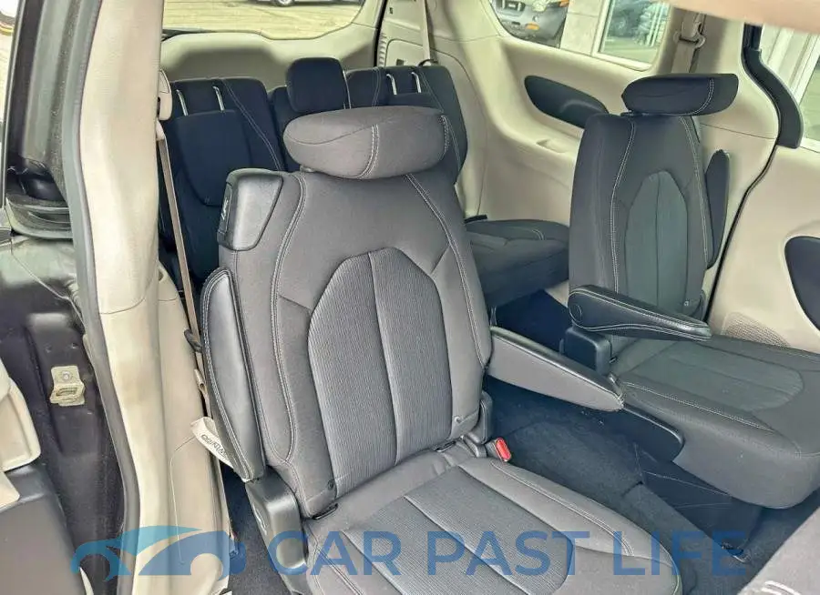 2C4RC1CGXNR105042# 11