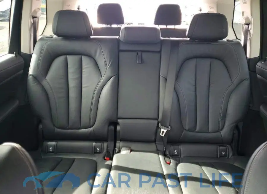 5UXCW2C5XKL083497# 10