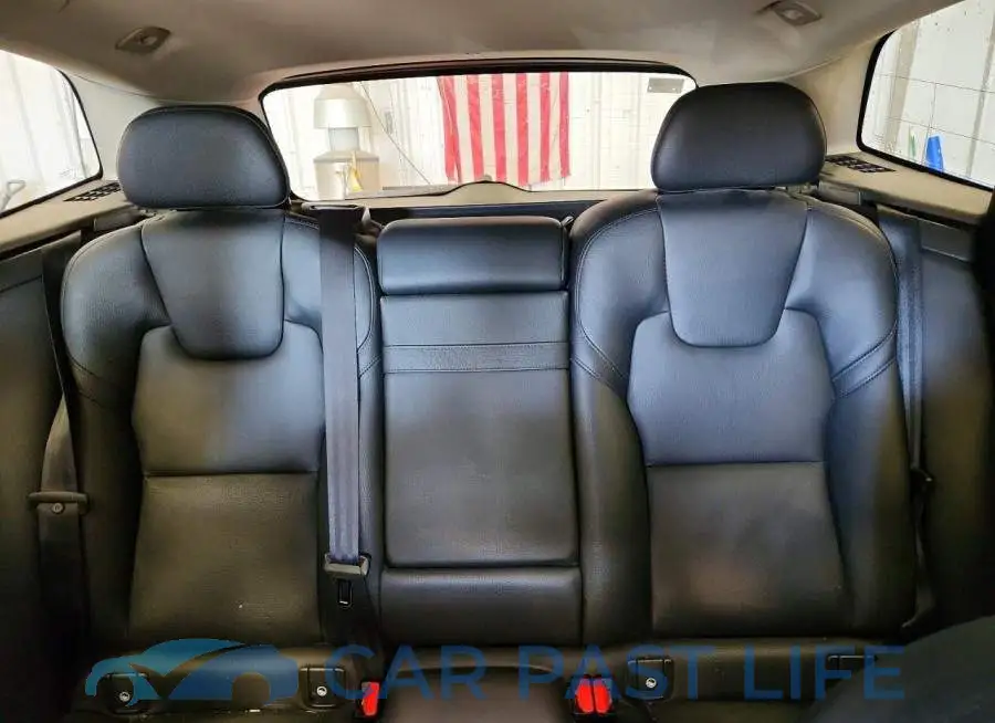 LYV102RK9JB083419# 10